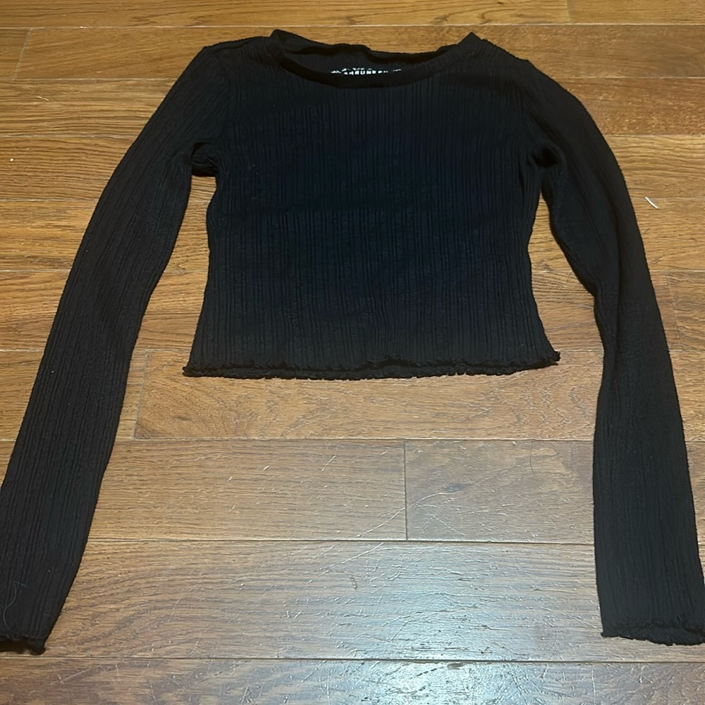 Aero tight slightly crop long sleeve shirt.